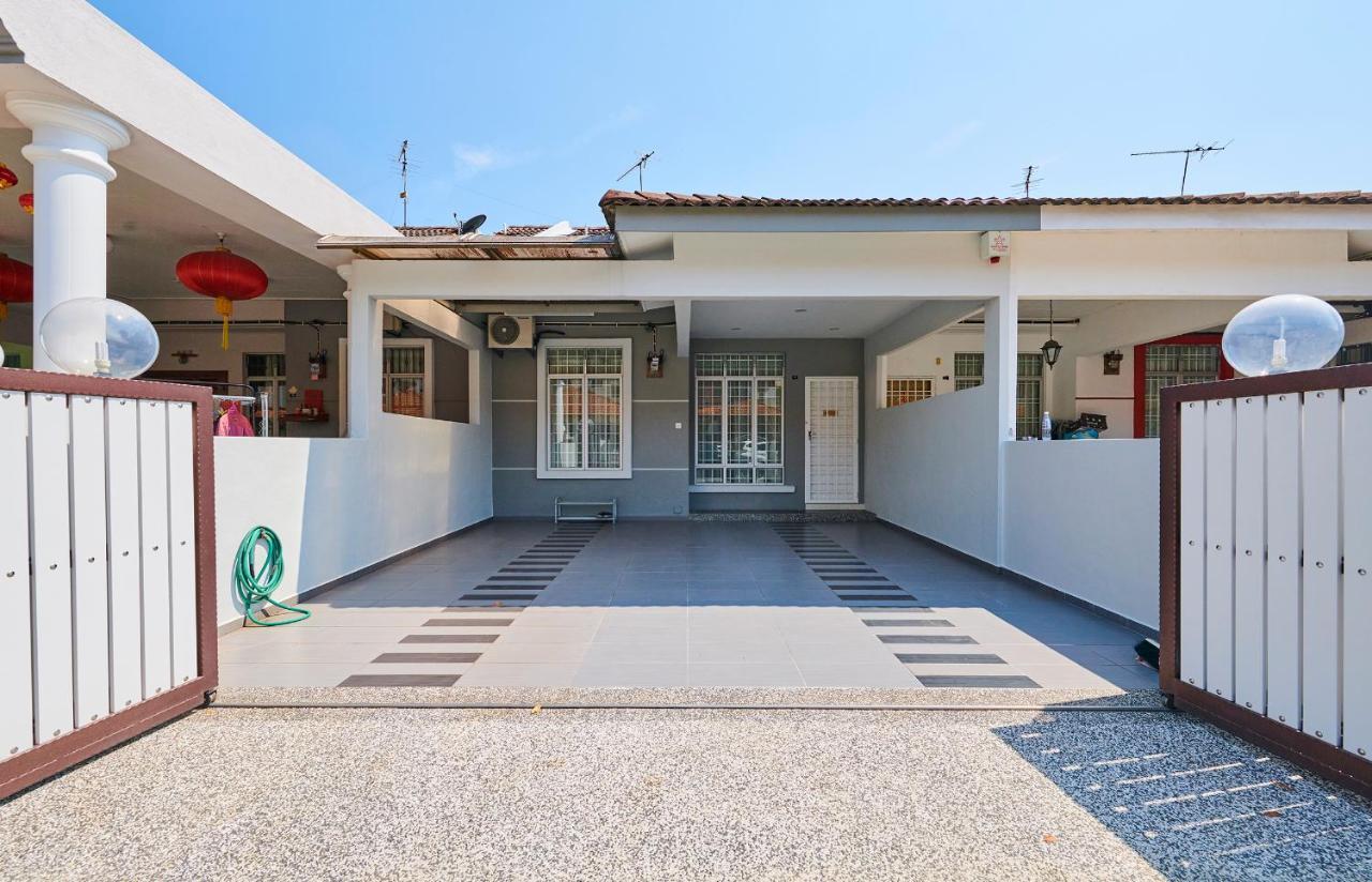 Esdi Homestay Malacca Екстериор снимка